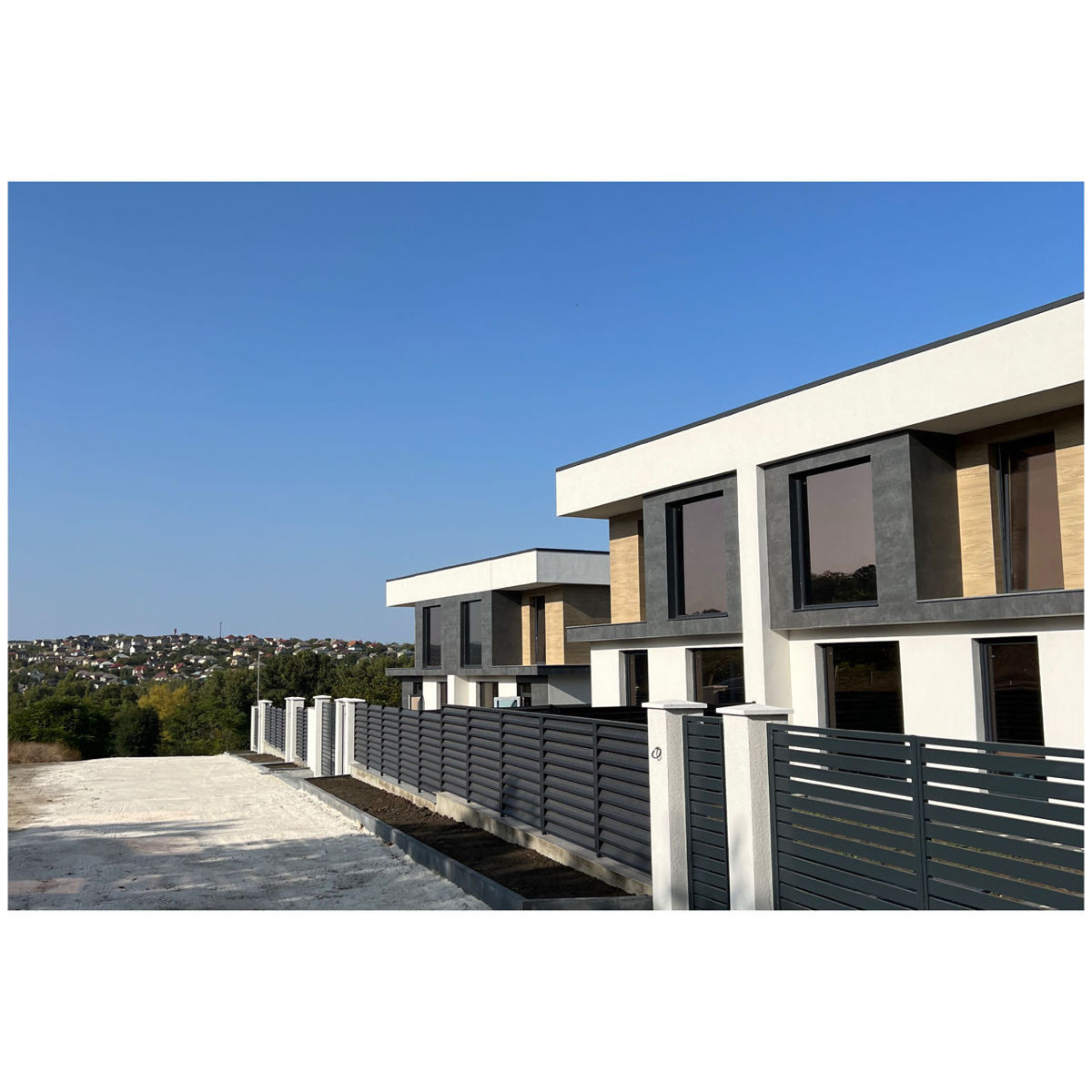 Vinzare Duplex modern zona de parc şi iaz