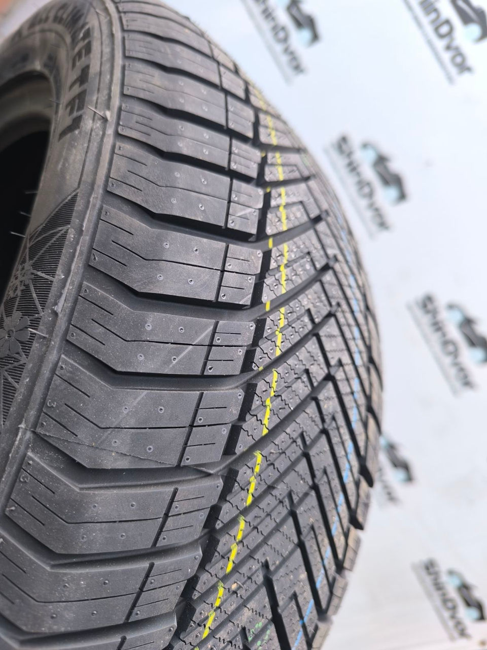 Tourador 225/50 R17 allseason - 1380 lei foto 2