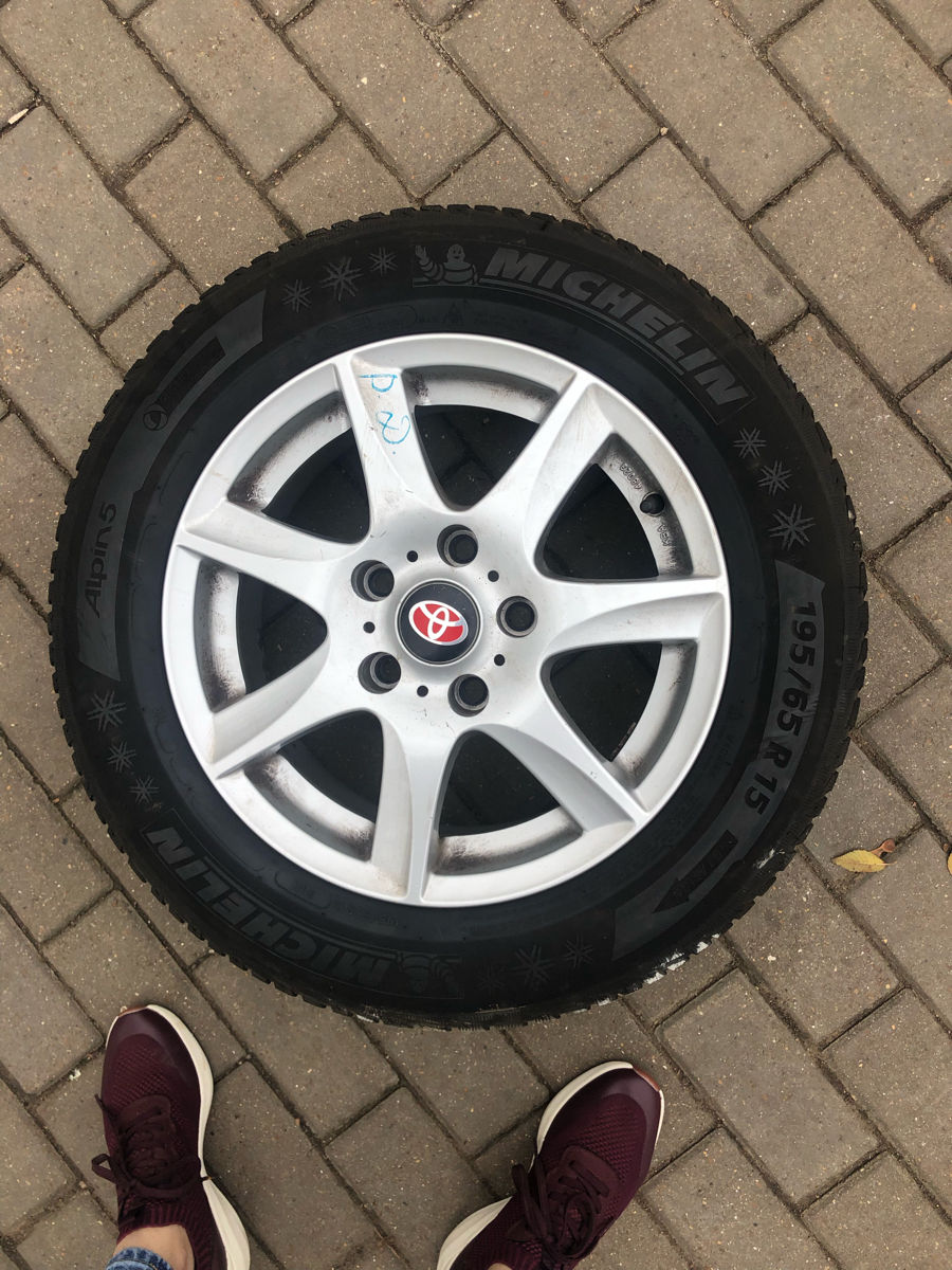 Discuri cu cauciucuri de iarna 195/65 R15 Michelin.