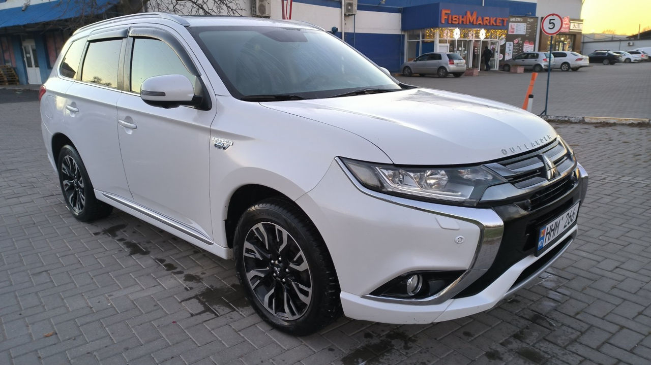 Mitsubishi Outlander foto 1