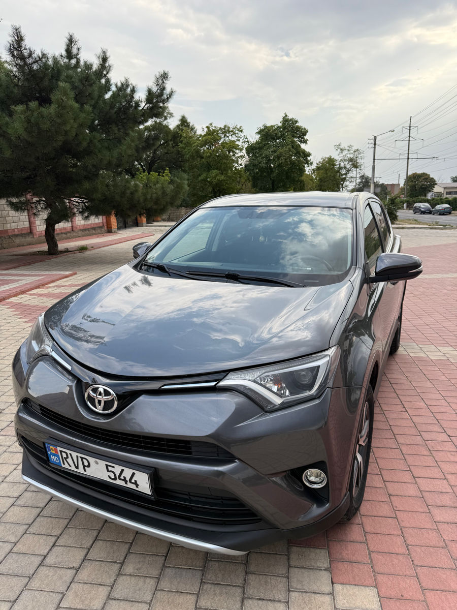 Toyota Rav 4 фото 0