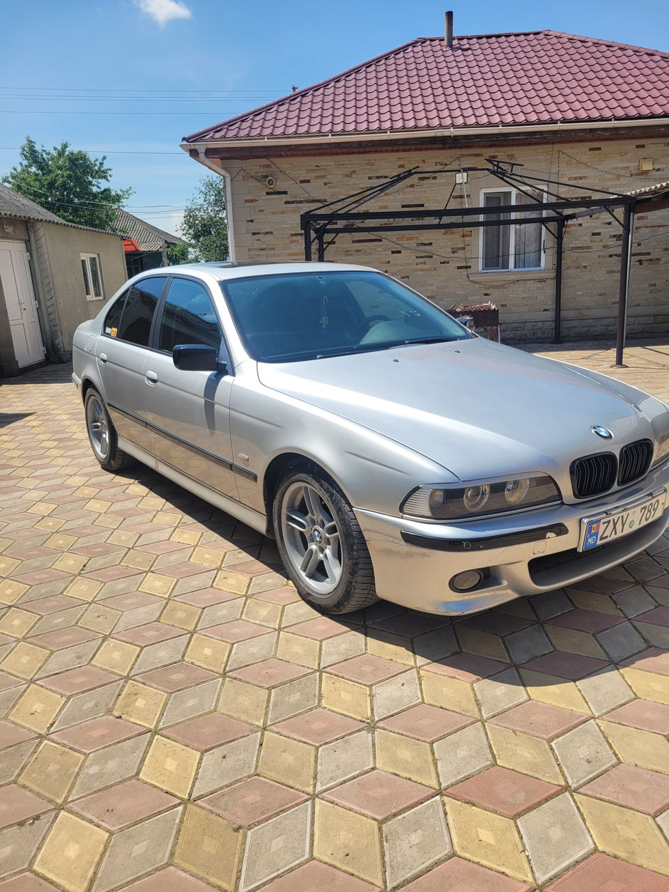 BMW 5 Series foto 3