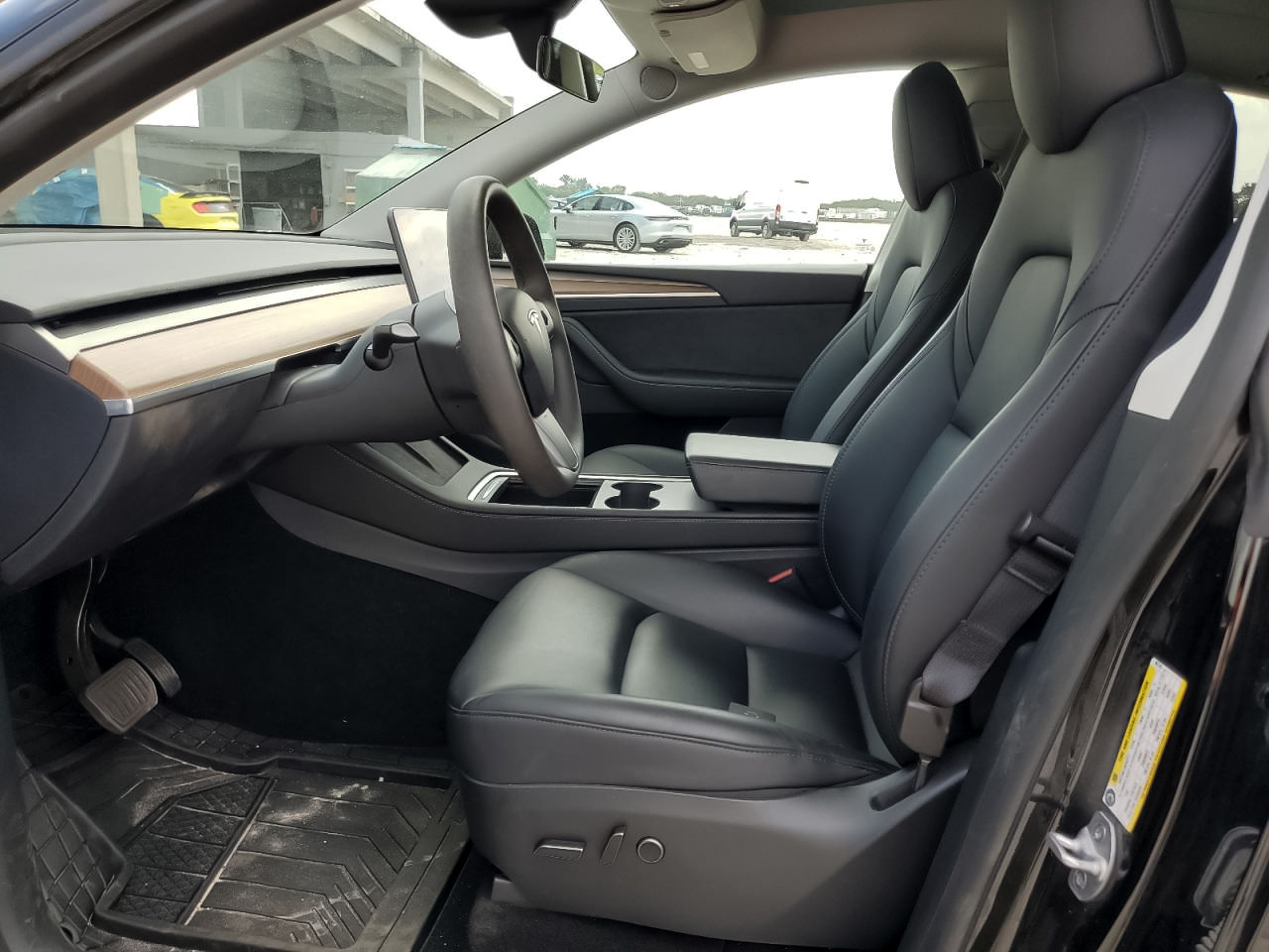 Tesla Model Y foto 7