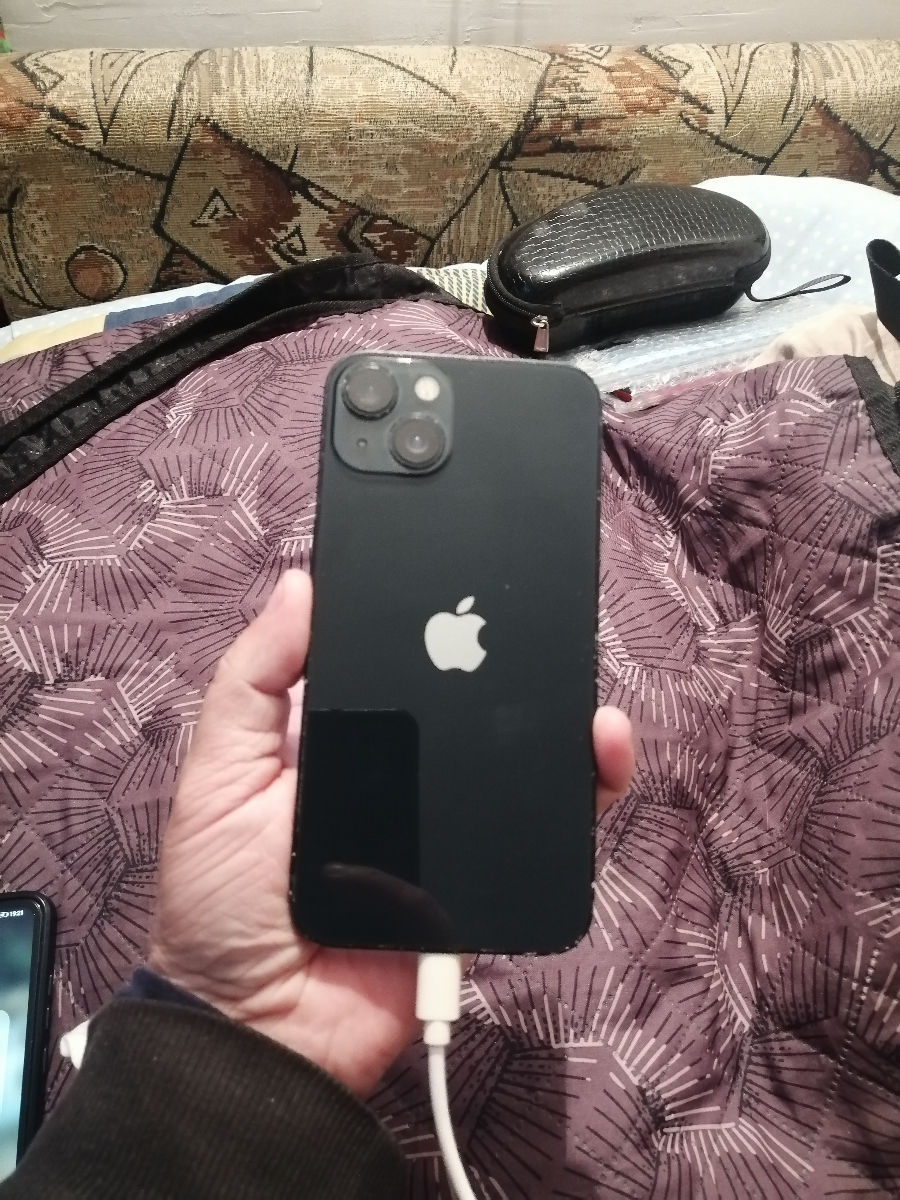 Срочно iPhone 13 Заблокированный. Новый аккумулятор. 128г. Оригинальный экран. фото 3
