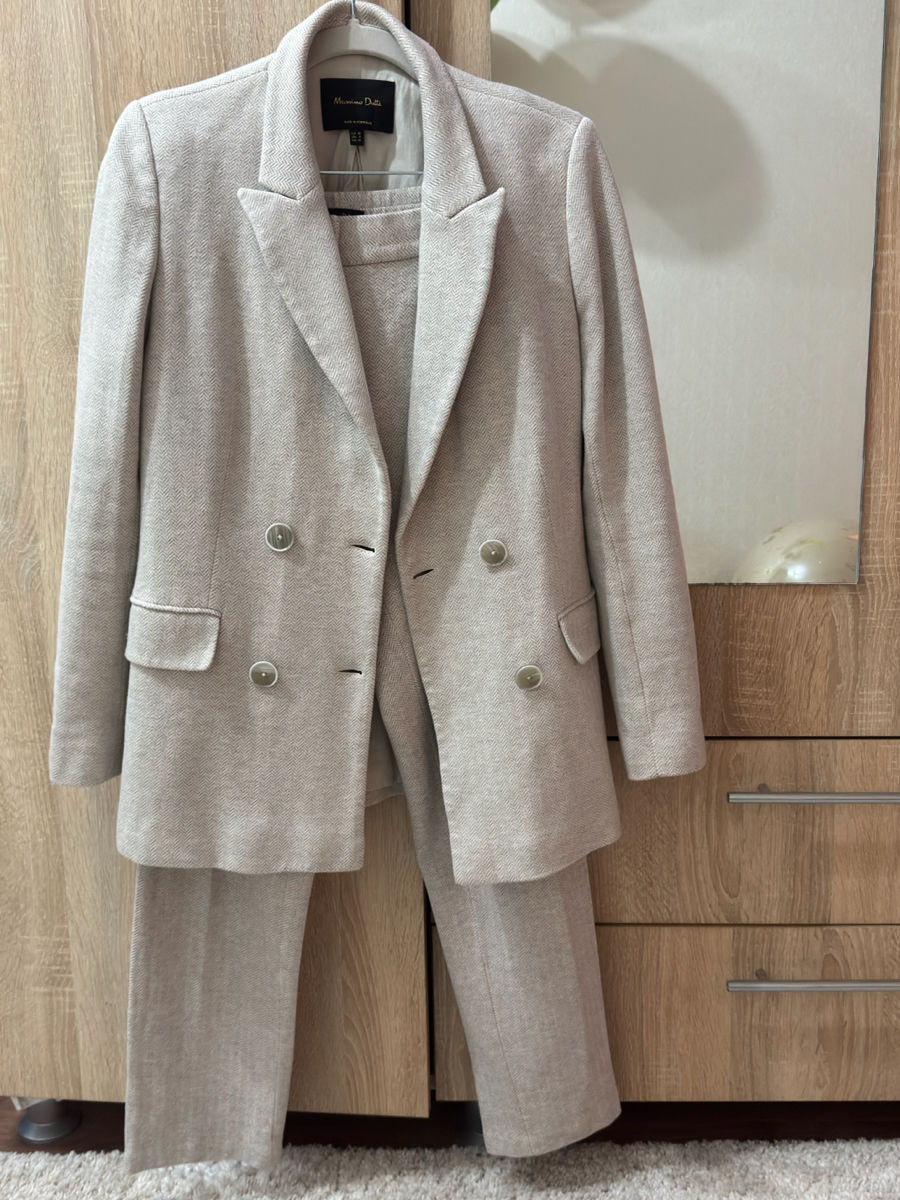 Vând costum Massimo Dutti foto 0