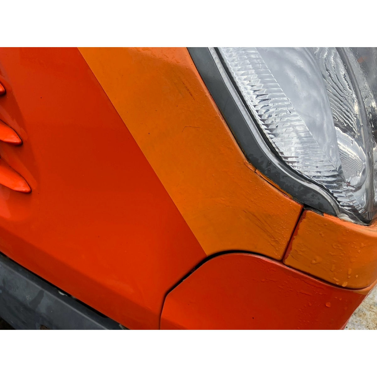 Kubota KT-30 este un tractor compact cu cabina + freza  foto 13