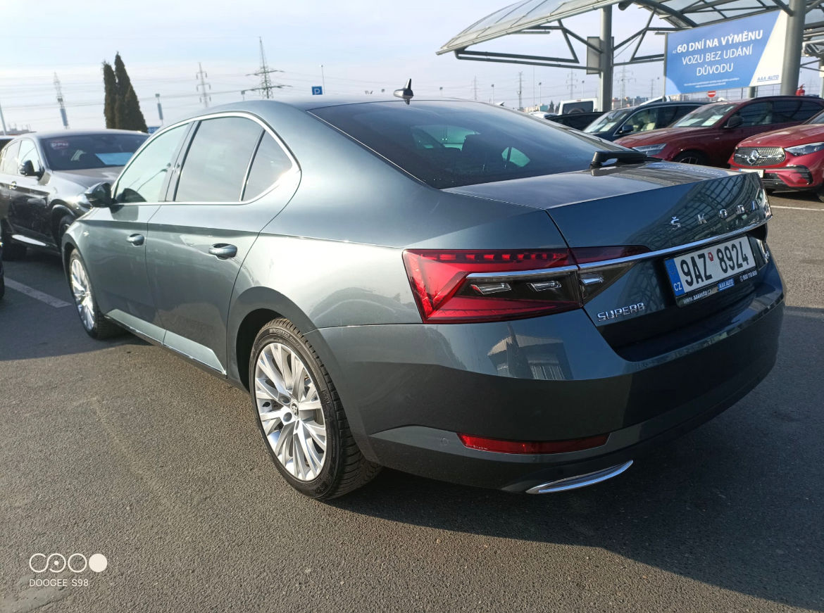 Skoda Superb foto 2