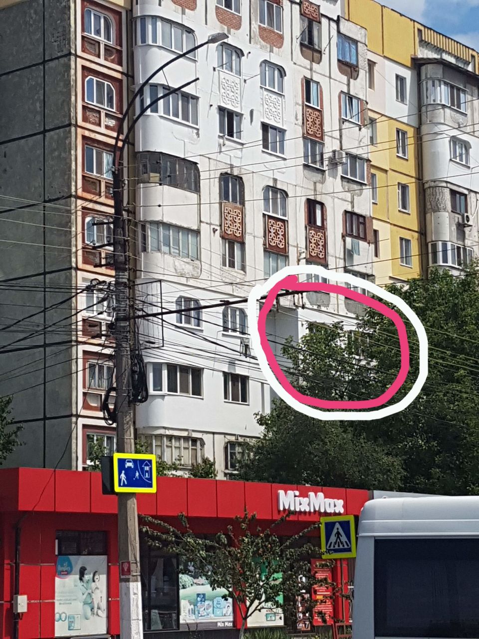 Бельцы. Меняю 1 ком. квартиру на 2-х комнатную с доплатой.