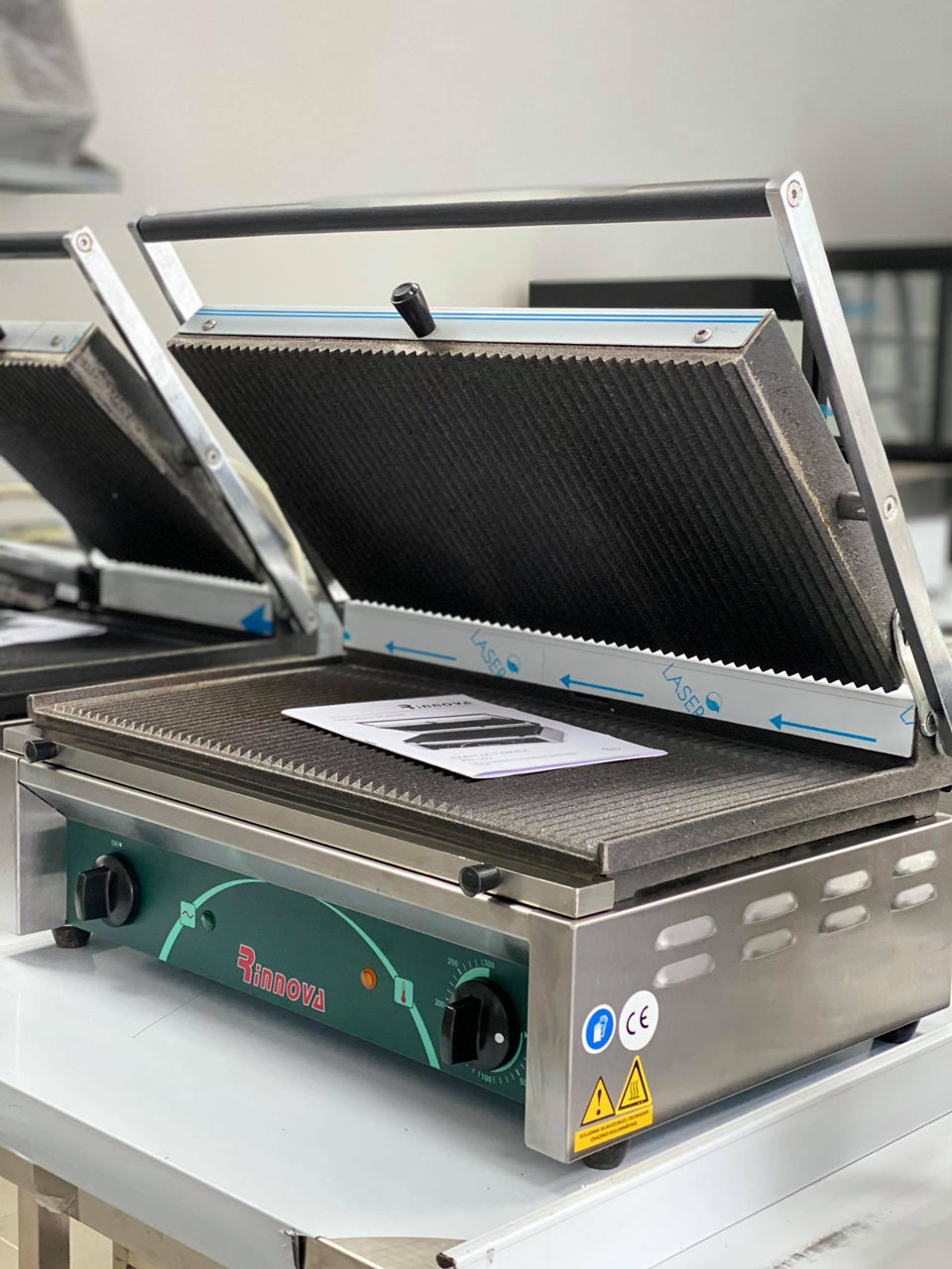 Grill contact pentru kebab, carne, pește...