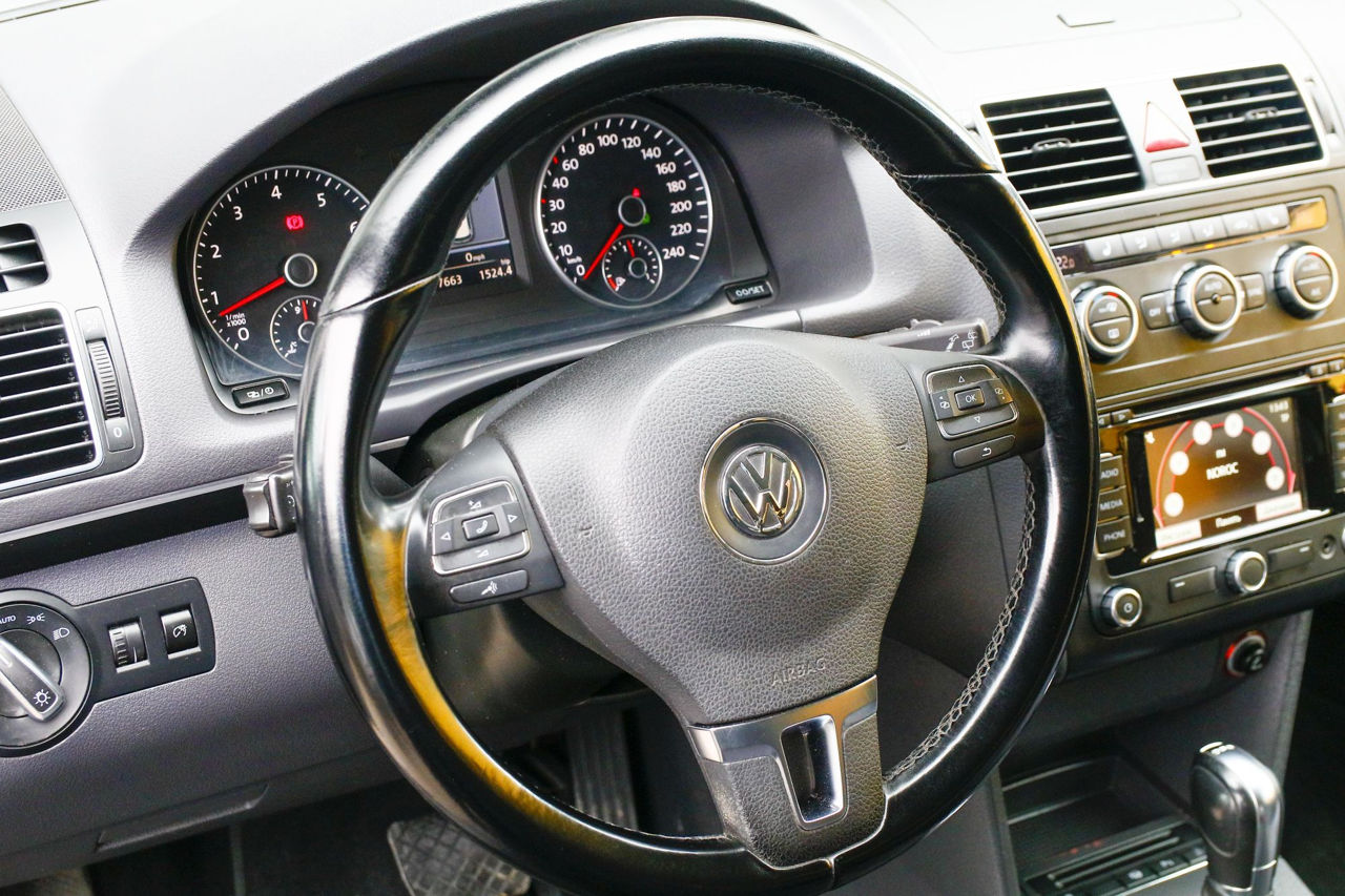Volkswagen Touran фото 0