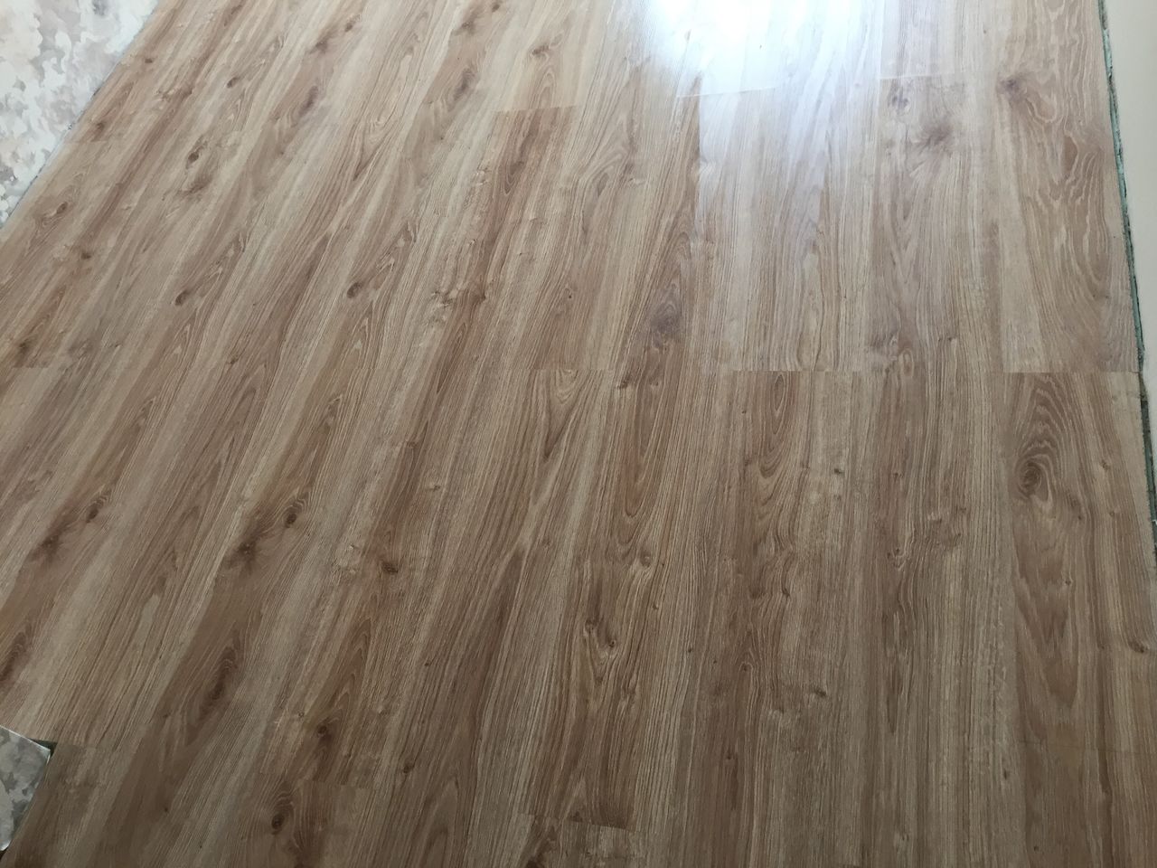 Instalare laminat,plinta. foto 6