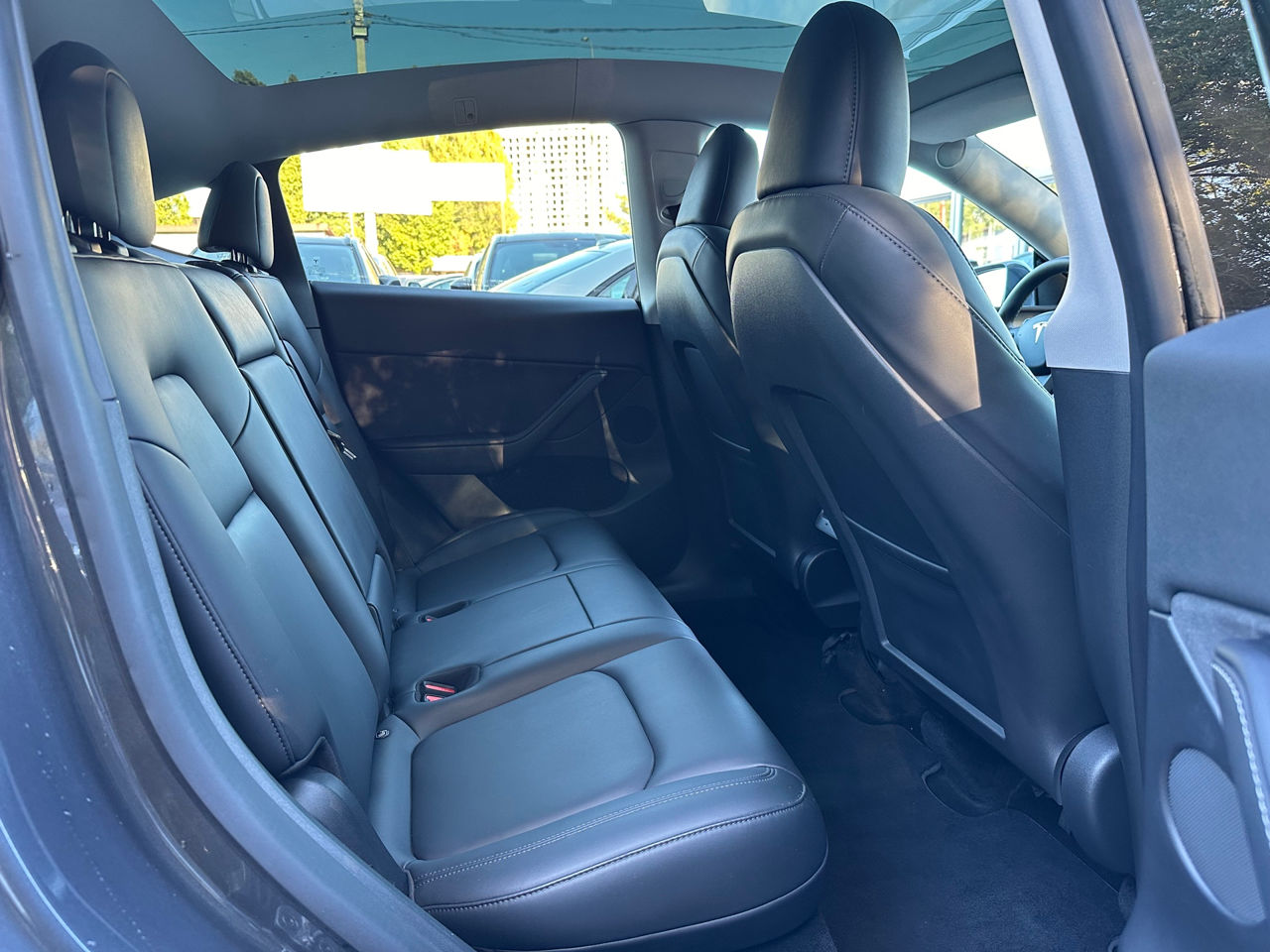 Tesla Model Y foto 14