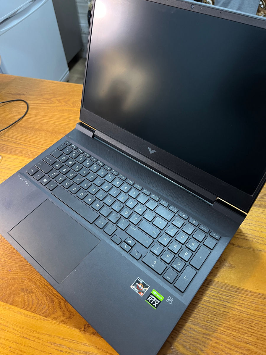 Laptop HP Victus  II  AMD-5 5600H  II  RTX 3050 Ti  II  32GB Ram  II  512 NVMe foto 2