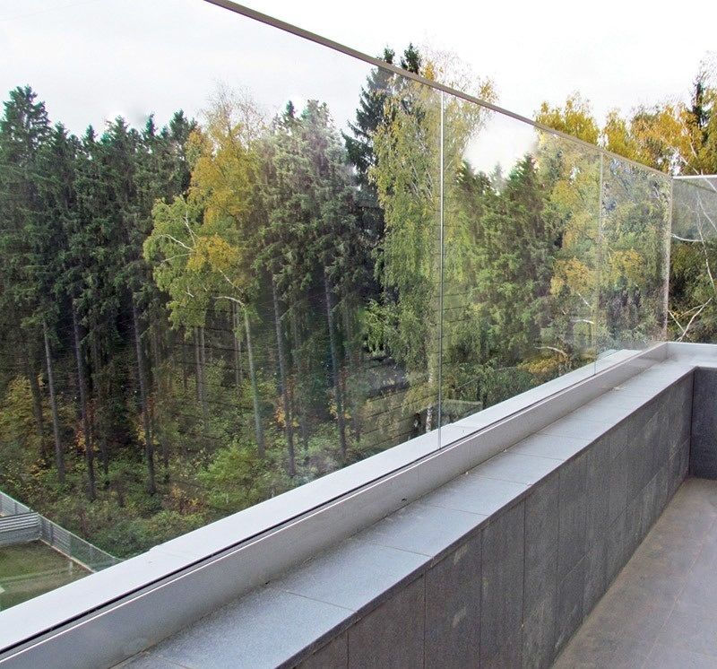 Balustrade din sticlă călită pe exterior după dimensiunile necesare foto 3