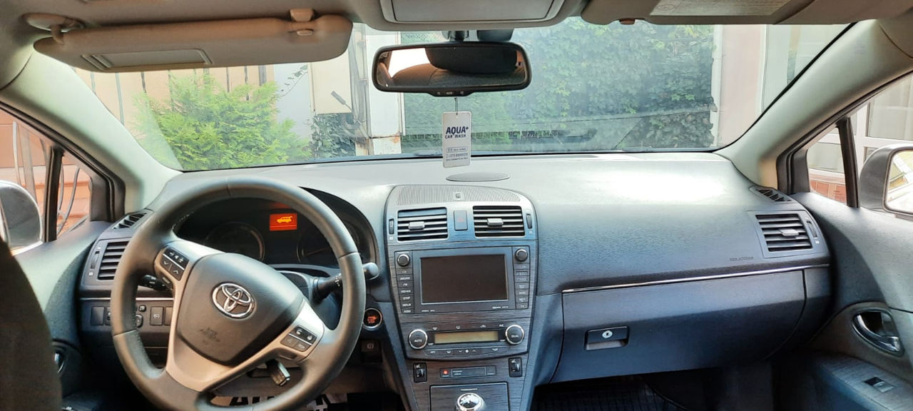 Toyota Avensis foto 7