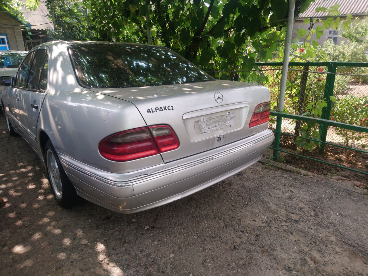 Мерс е 210