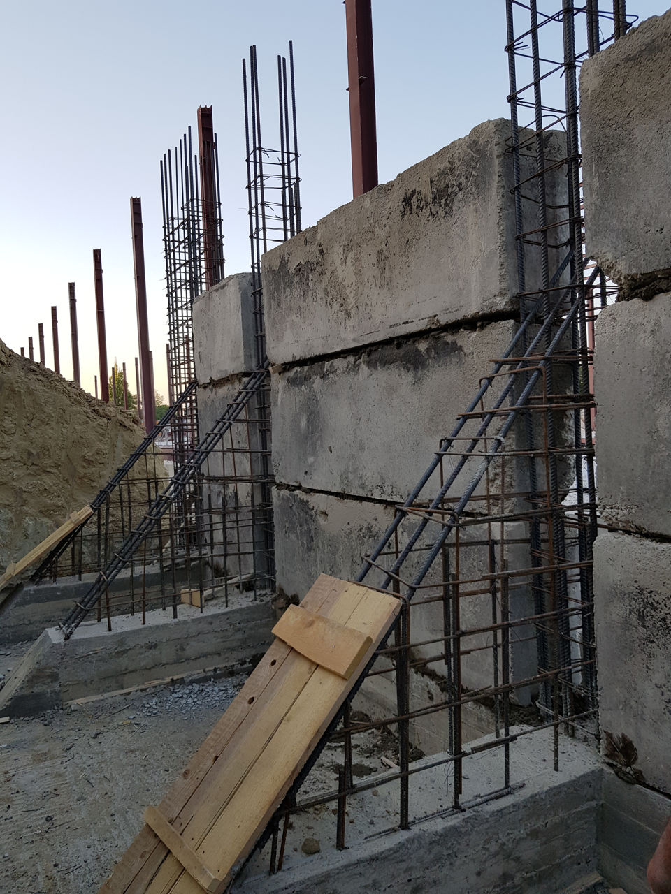 Construim case,Betonari,fundatii,case  individuale, garduri. foto 1