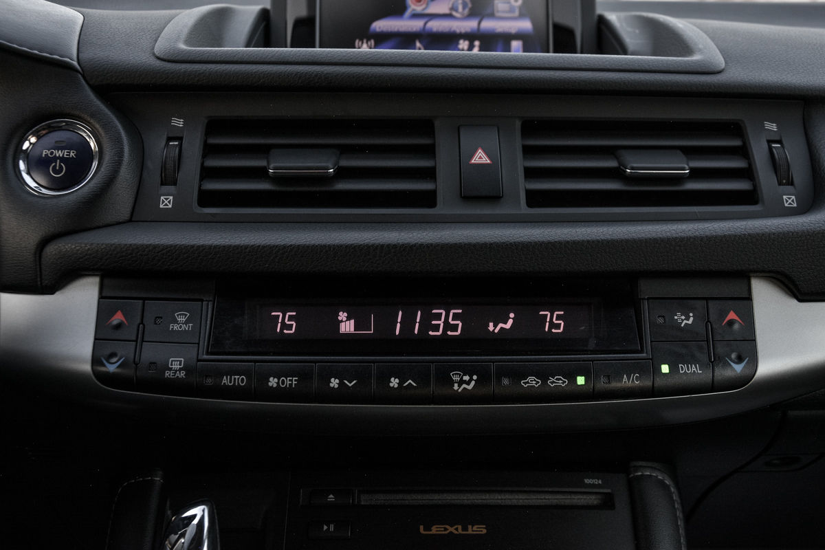 Lexus CT Series фото 14