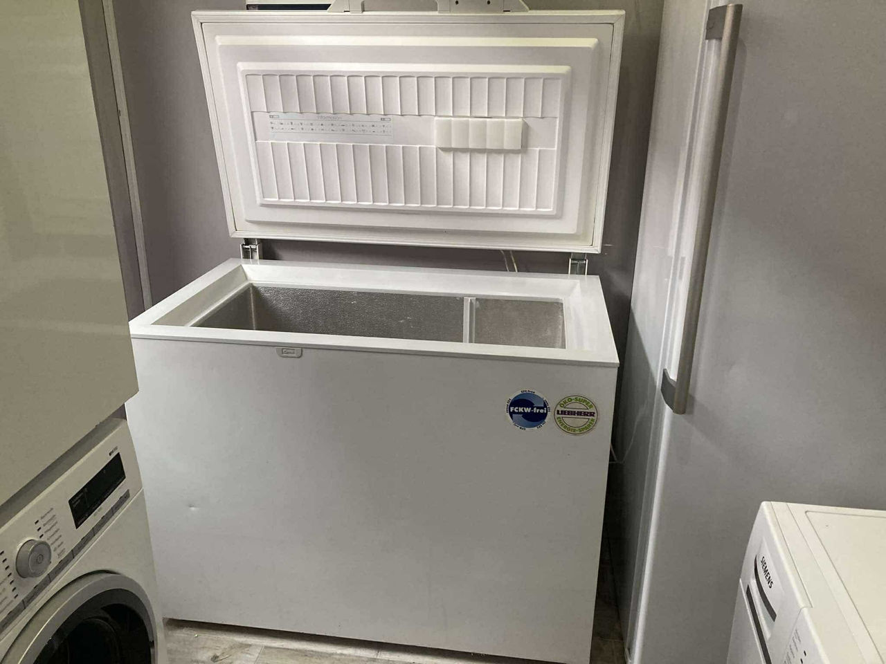 Congelatoare de tip lada Liebherr si Privileg foto 0