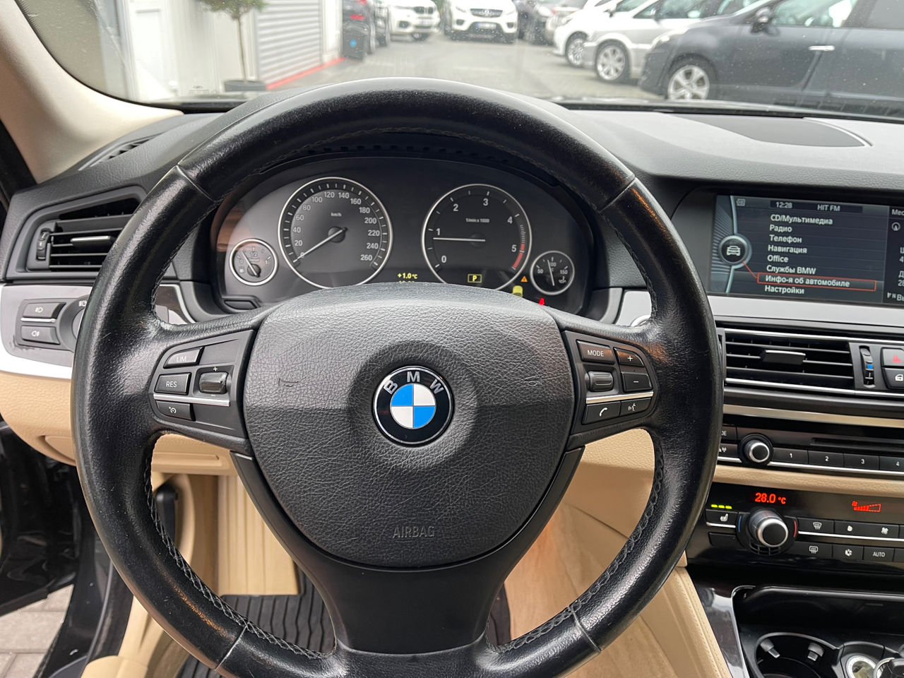 BMW 5 Series фото 16