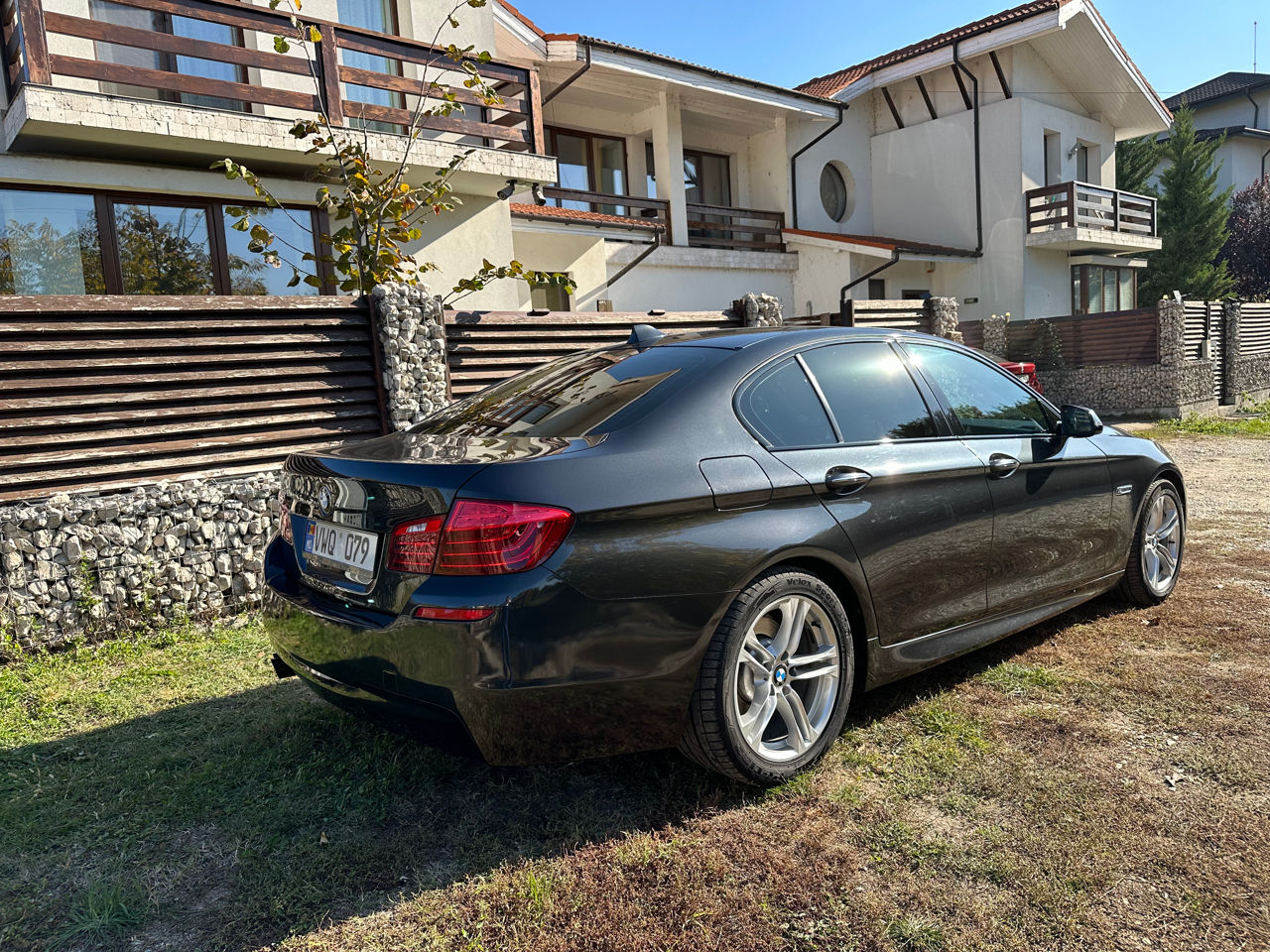 BMW 5 Series foto 3