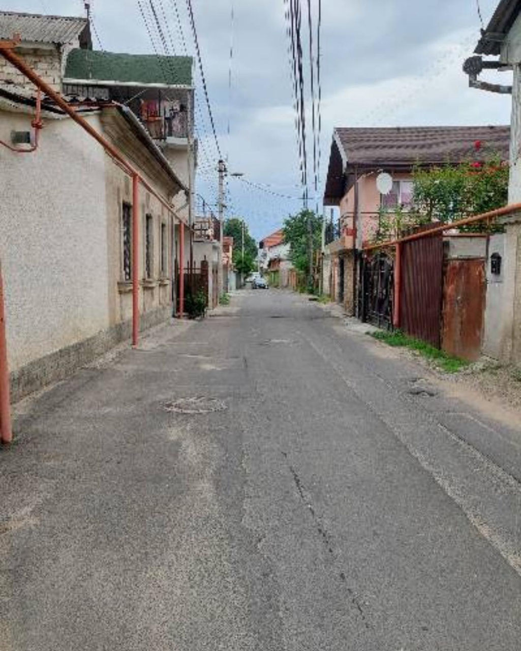 Se vinde casa la sol cu 2 Nivele în centrul Chișinăului, posibil și 1/2 din casă. foto 0