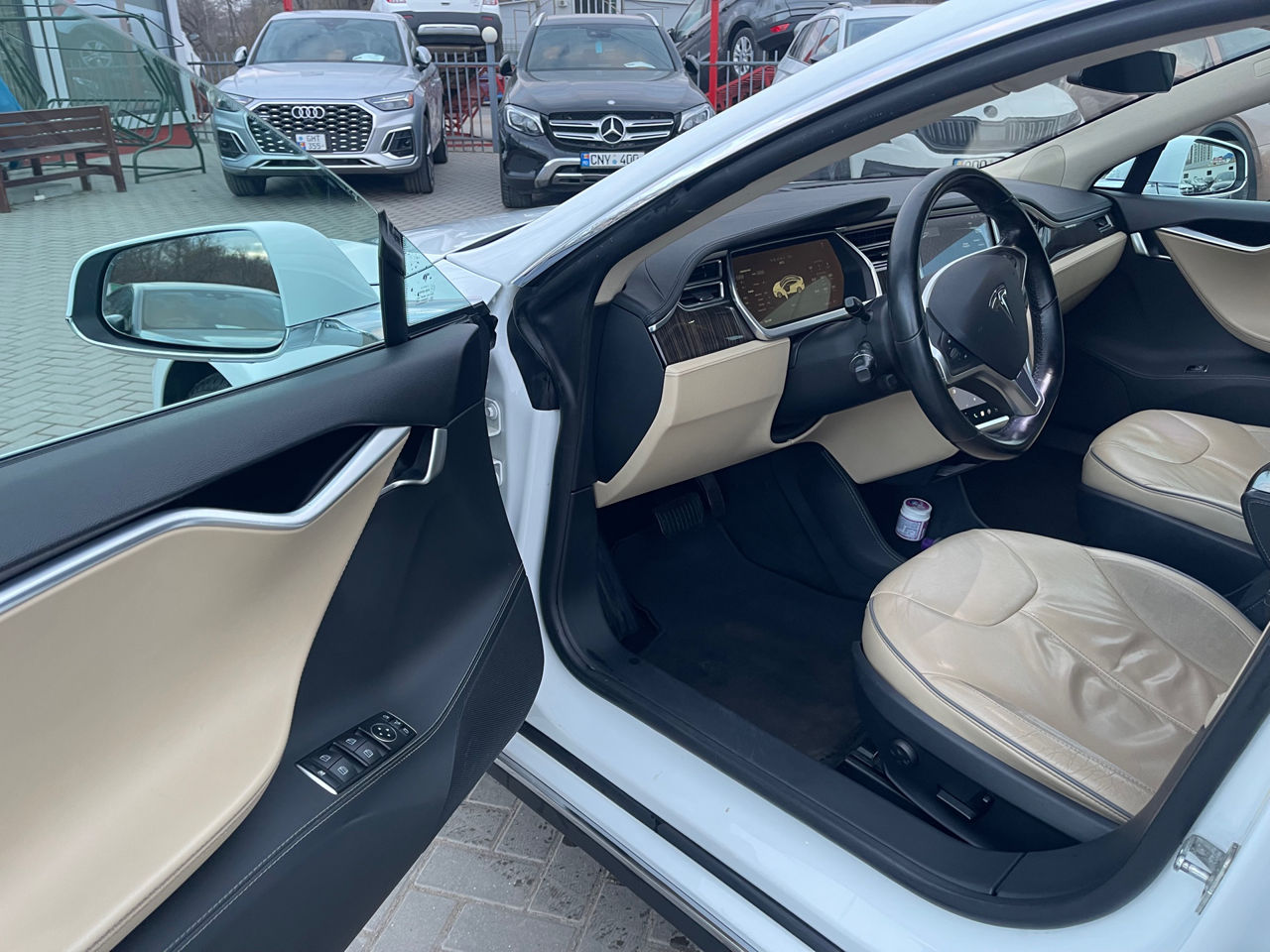 Tesla Model S foto 6