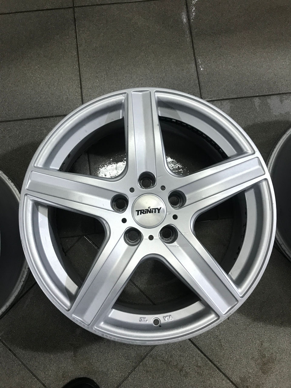 Trinity Polaris R17 5x114.3 ideale!!! foto 1