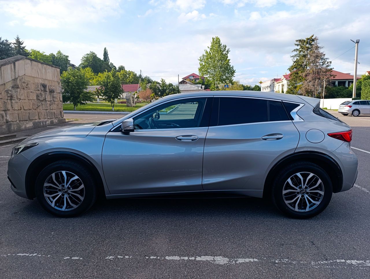 Infiniti Q30 фото 1