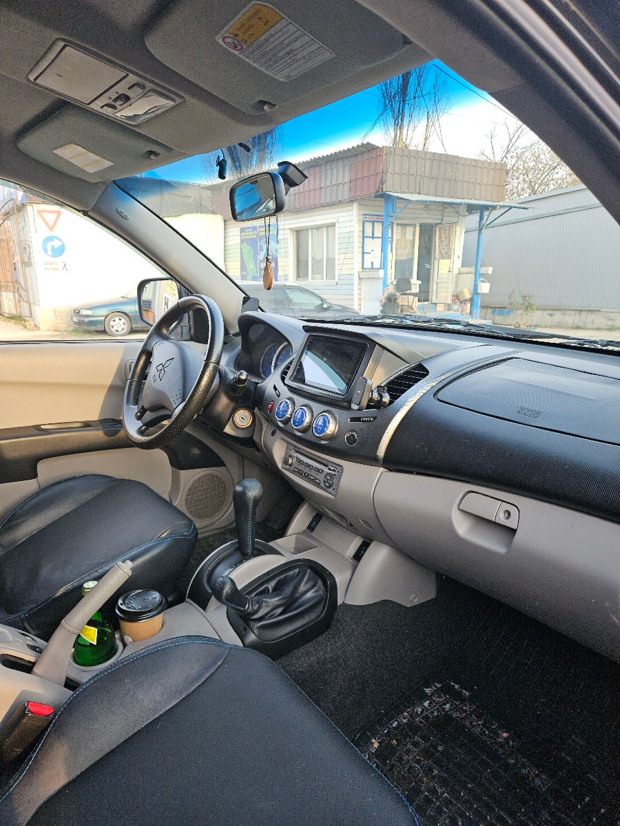 Mitsubishi L200 foto 6