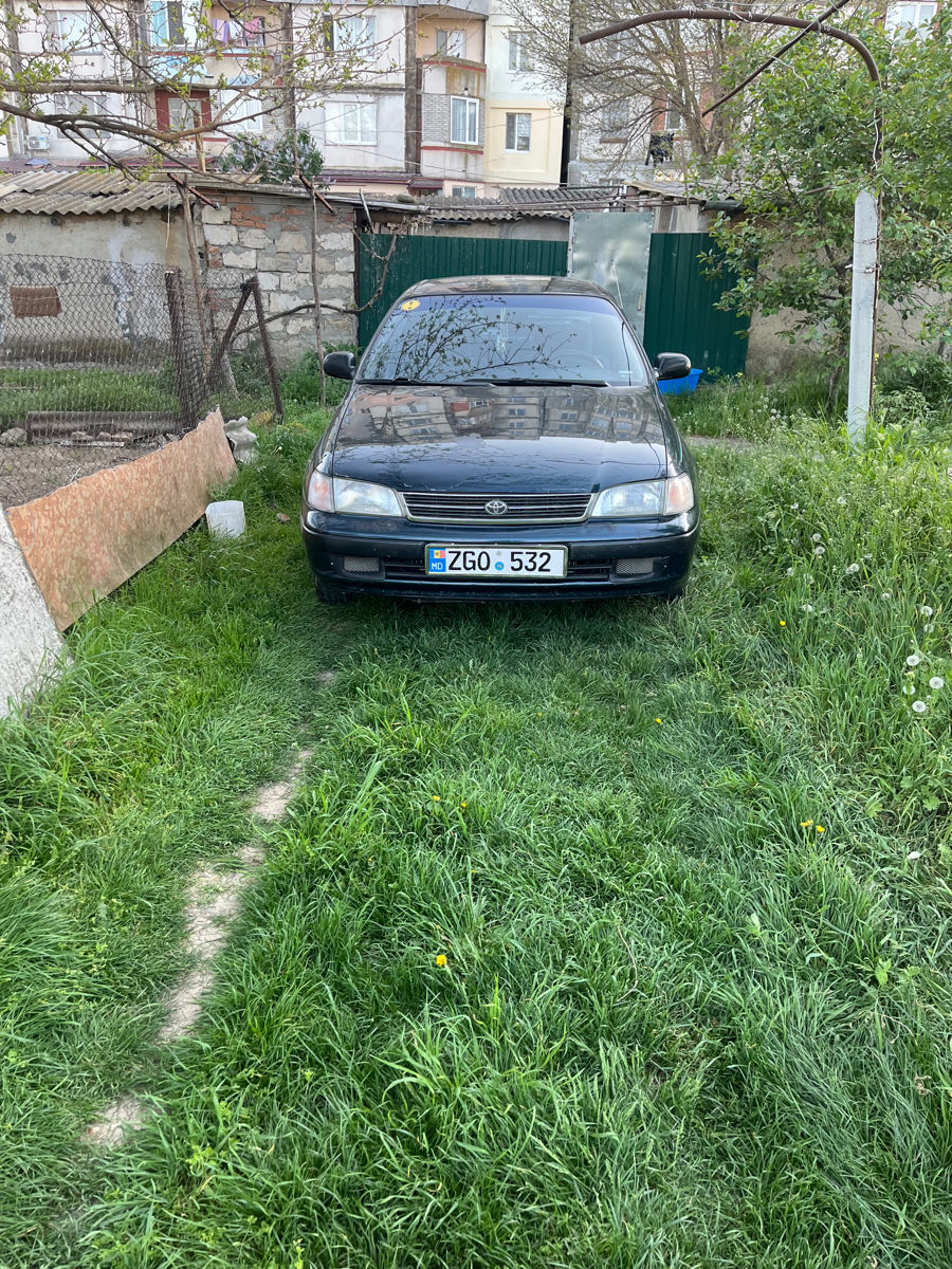 Toyota Carina foto 2