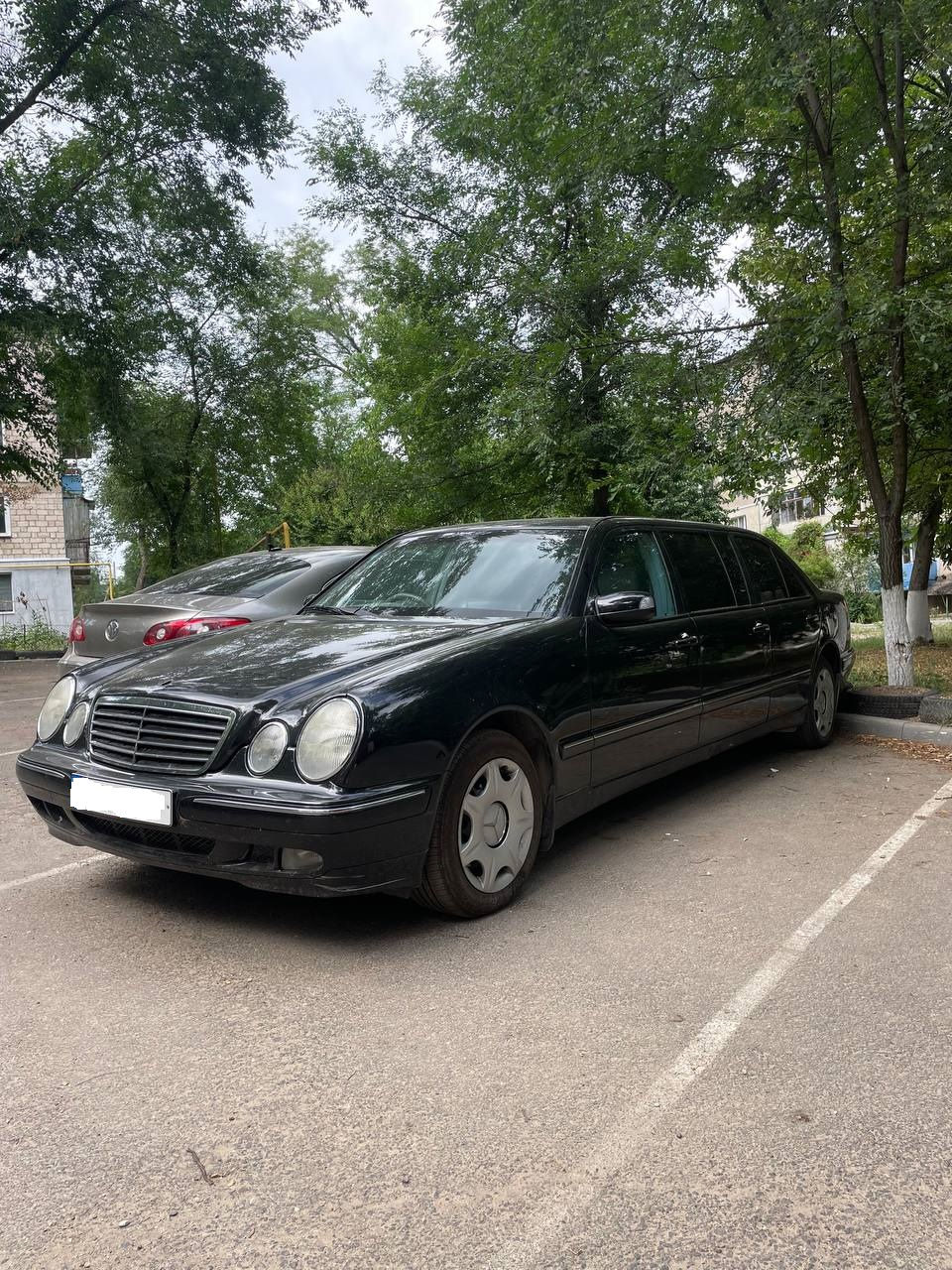 Mercedes E-Class фото 0