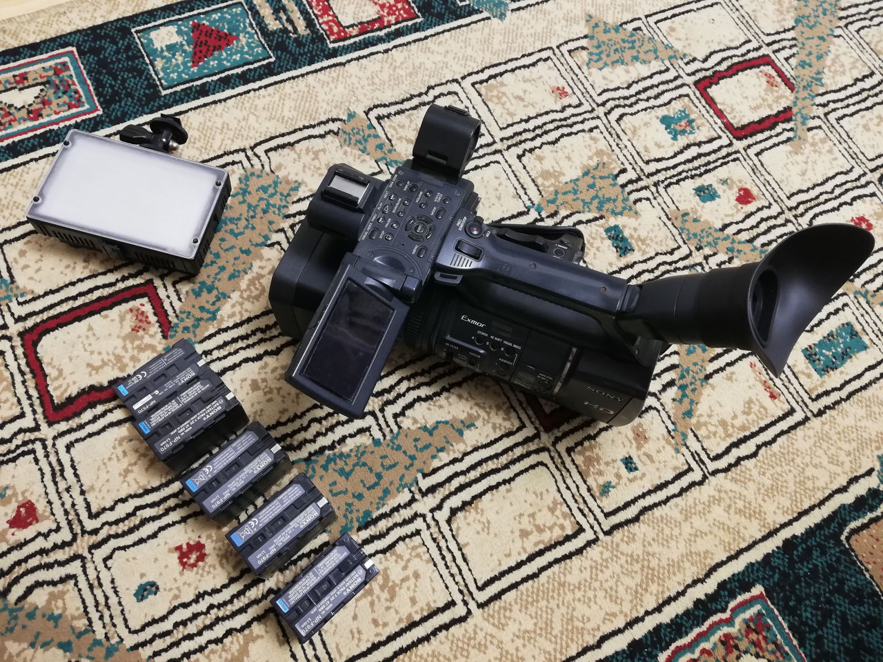Sony HDR-AX2000E фото 4