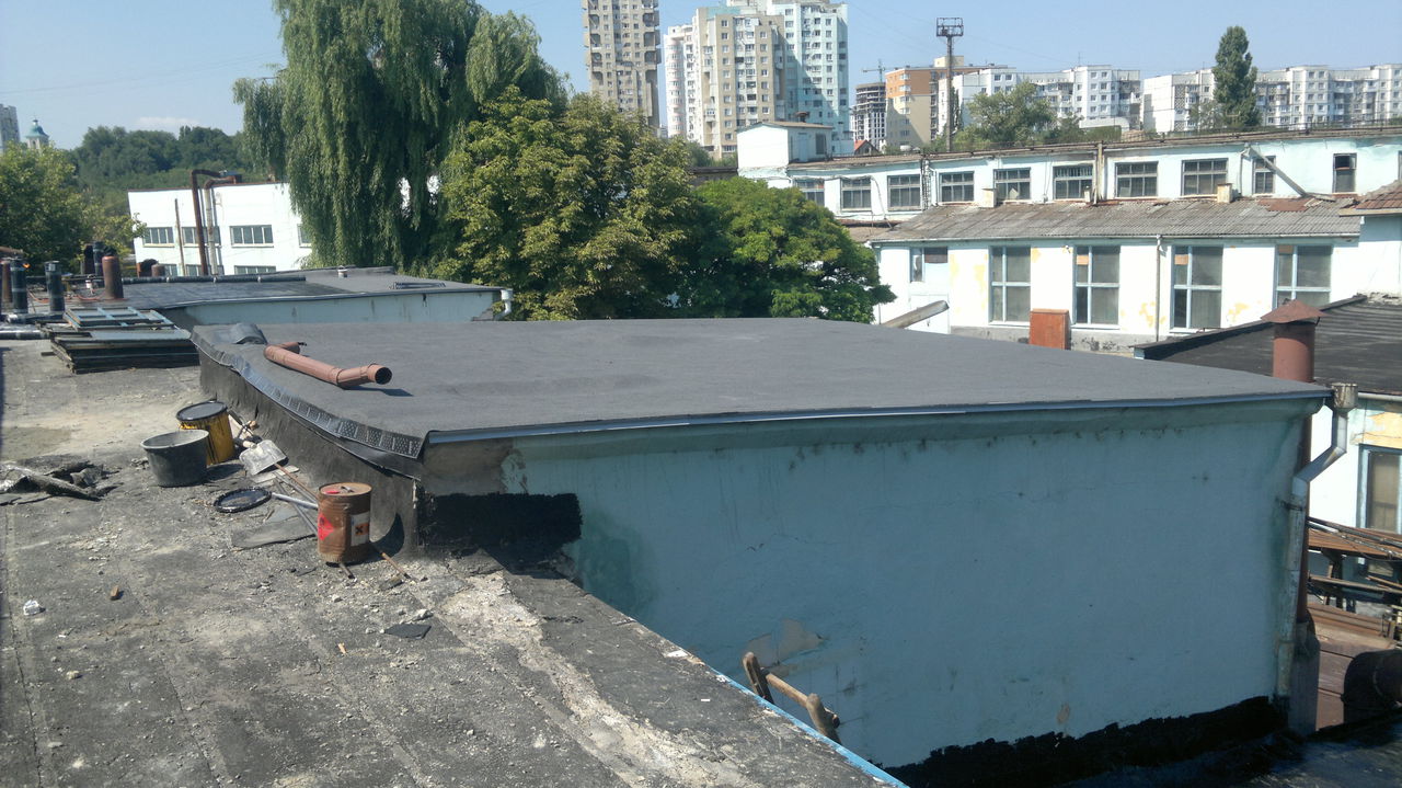 Lucrari de hidroizolatie la acoperis a blocurilor locative, garaje, depozite, hale in Chisinau foto 1