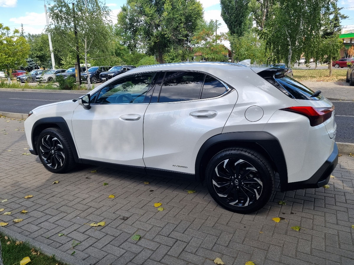 Lexus UX 2021 photo 8