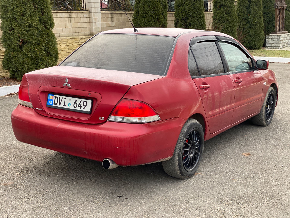 Mitsubishi Lancer фото 5