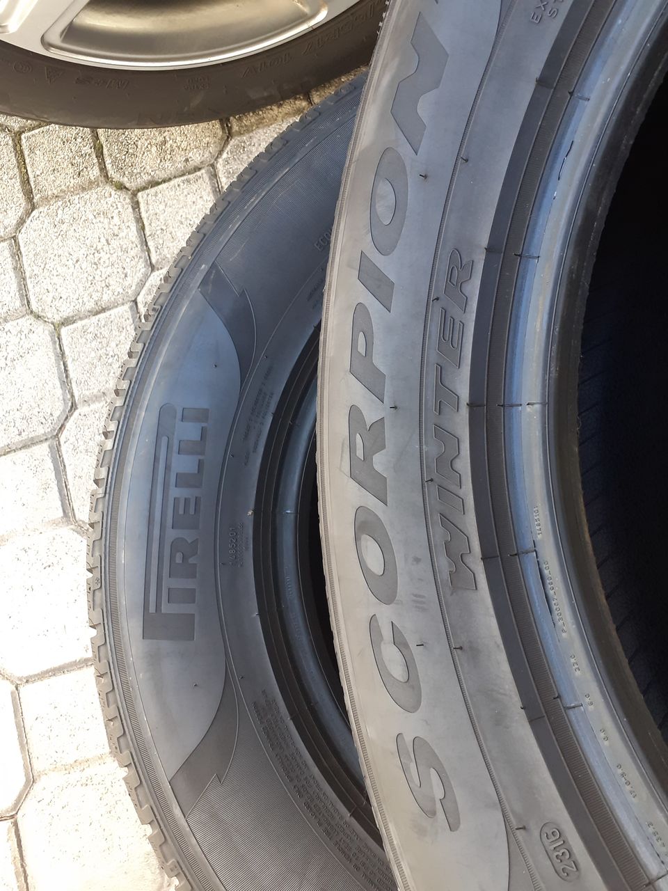 235 65 R17 Pirelli