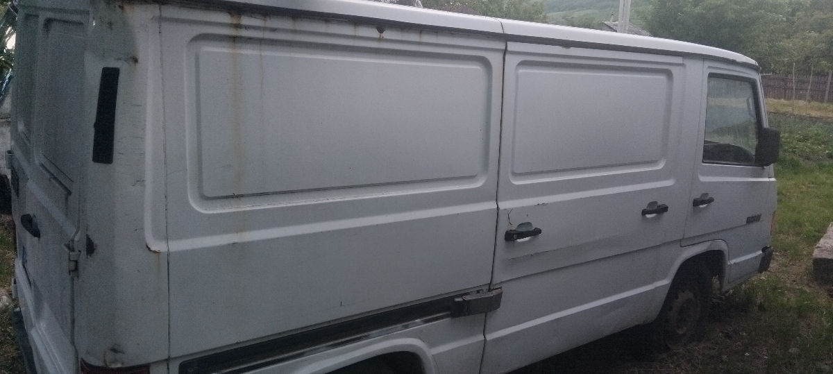Mercedes D100 фото 6