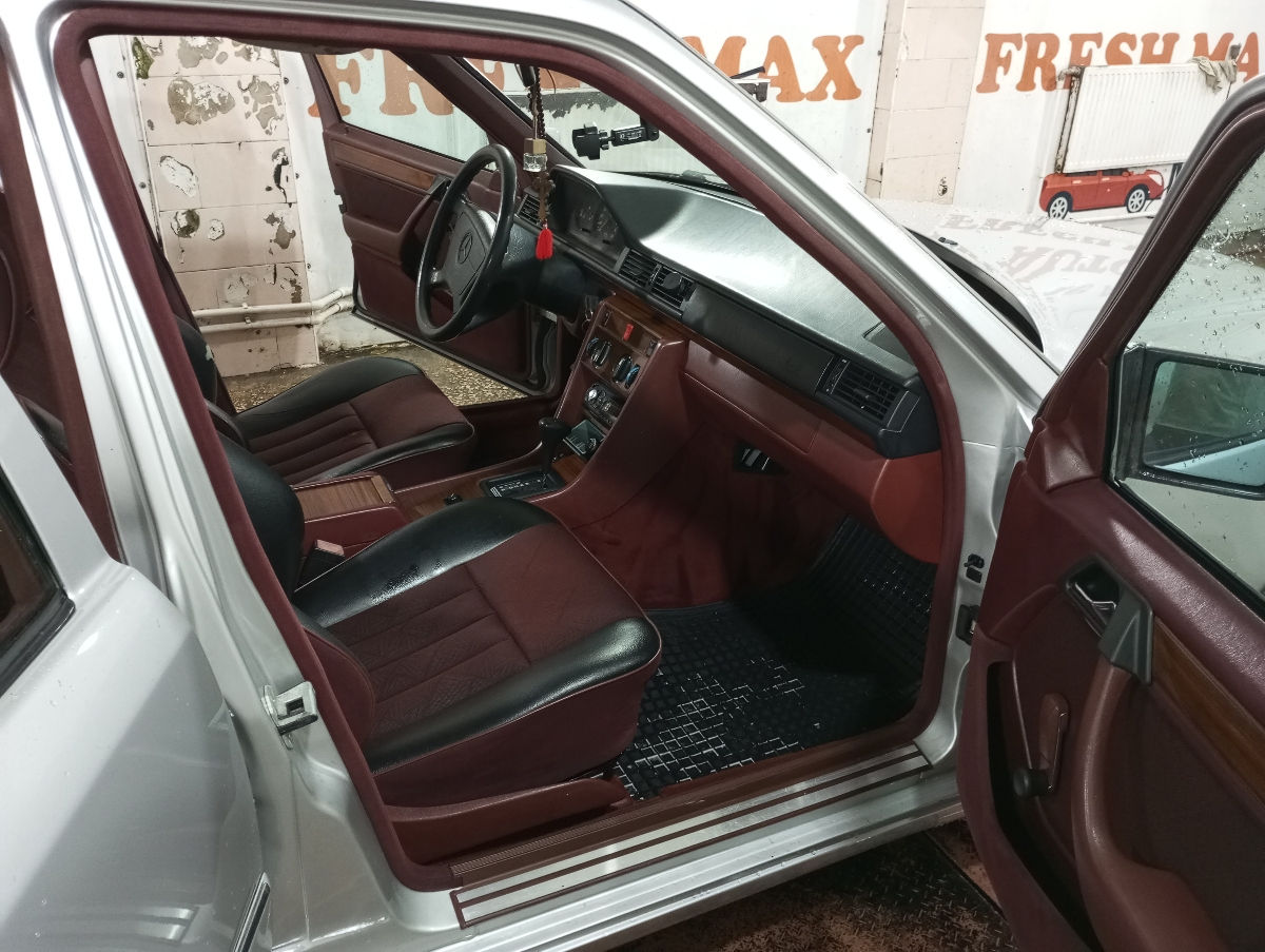 Mercedes Series (W124)