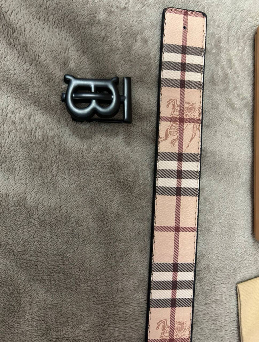 Curea Burberry foto 2