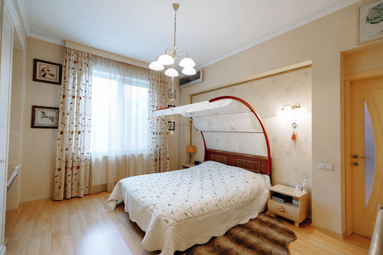 Apartament cu 4 camere, 215 m², Buiucani, Chișinău, Chișinău mun. foto 1