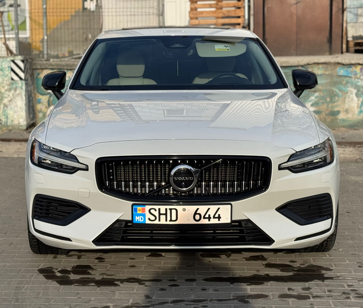 Volvo S60 2022 г. с пробегом 55000 км, Плагин-гибрид (бензин), 27900 €