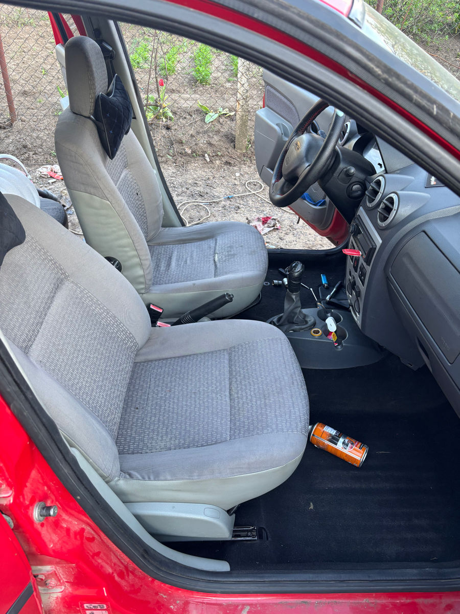 Dacia Logan foto 4