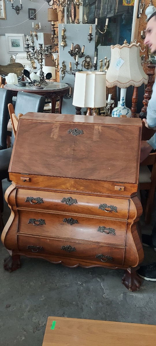 Salonul de mobila "Retro Colecție" la Florilor 14 foto 16