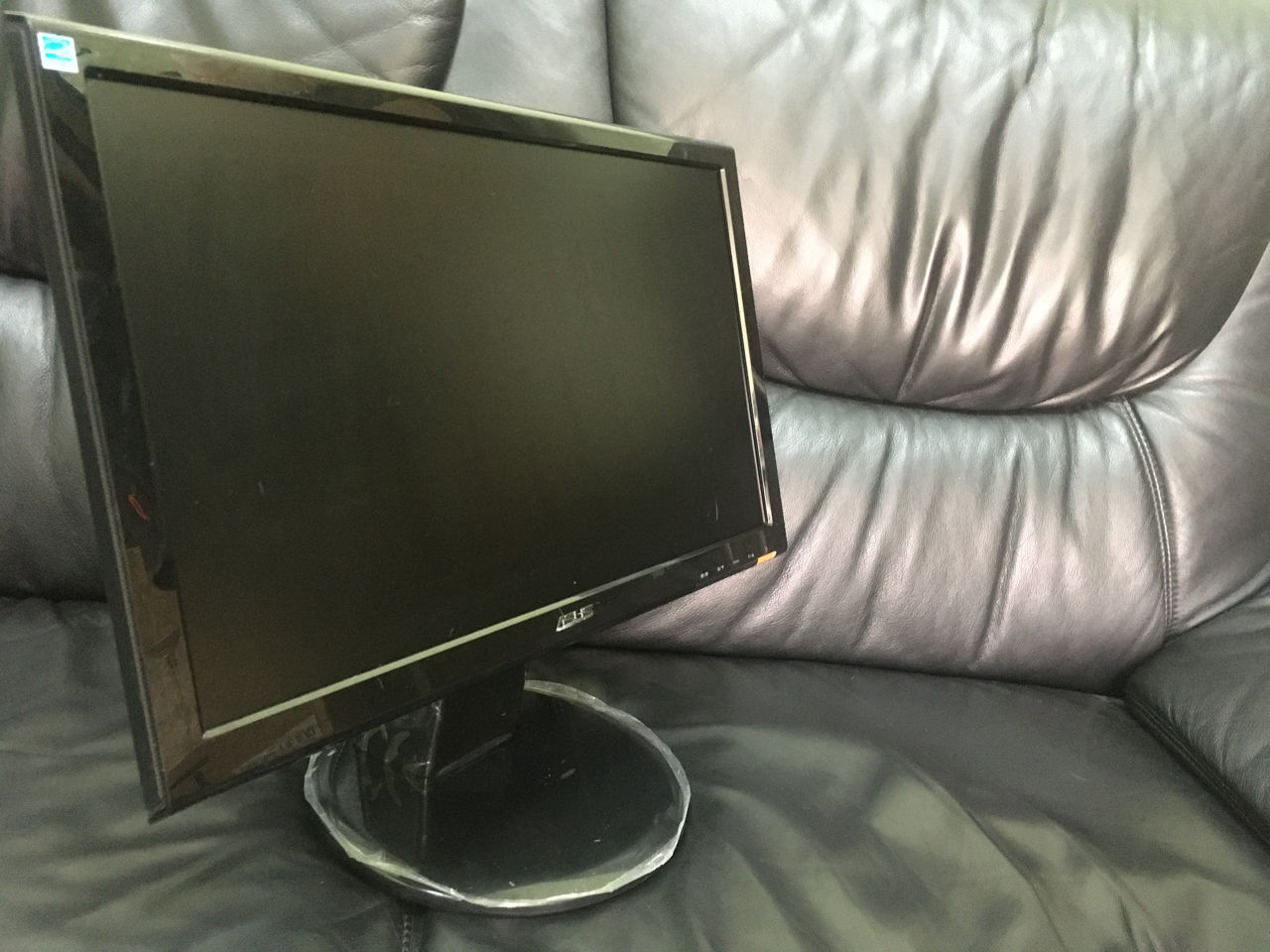 Монитор HP ProDisplay P221  - на  22   - Asus  VH197 DR - 18.5 - Asus    VS 197 DE   -  19  фото 2