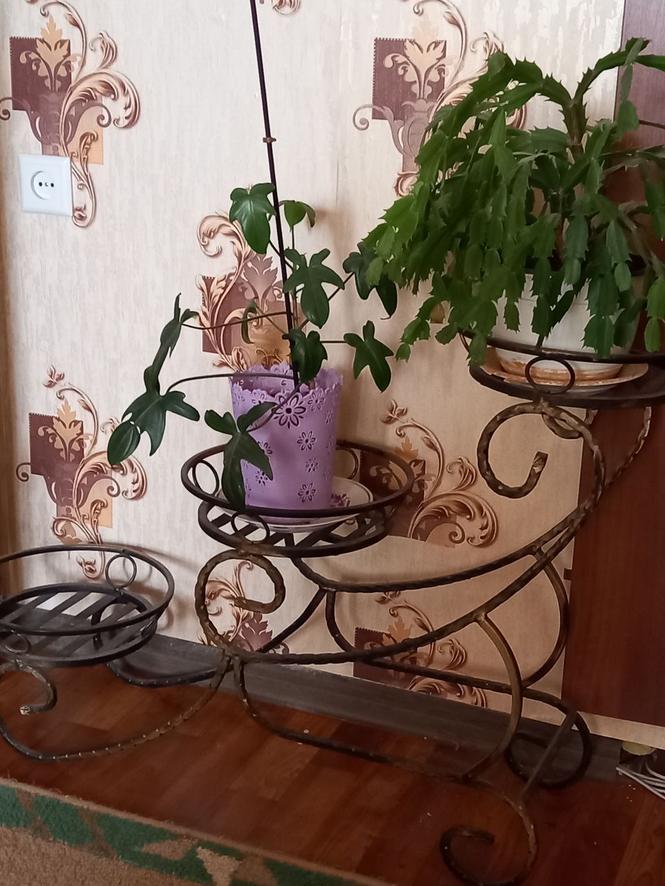 Продам подставку для цветов