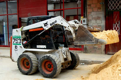 caut operator pe Bobcat 753 foto 0