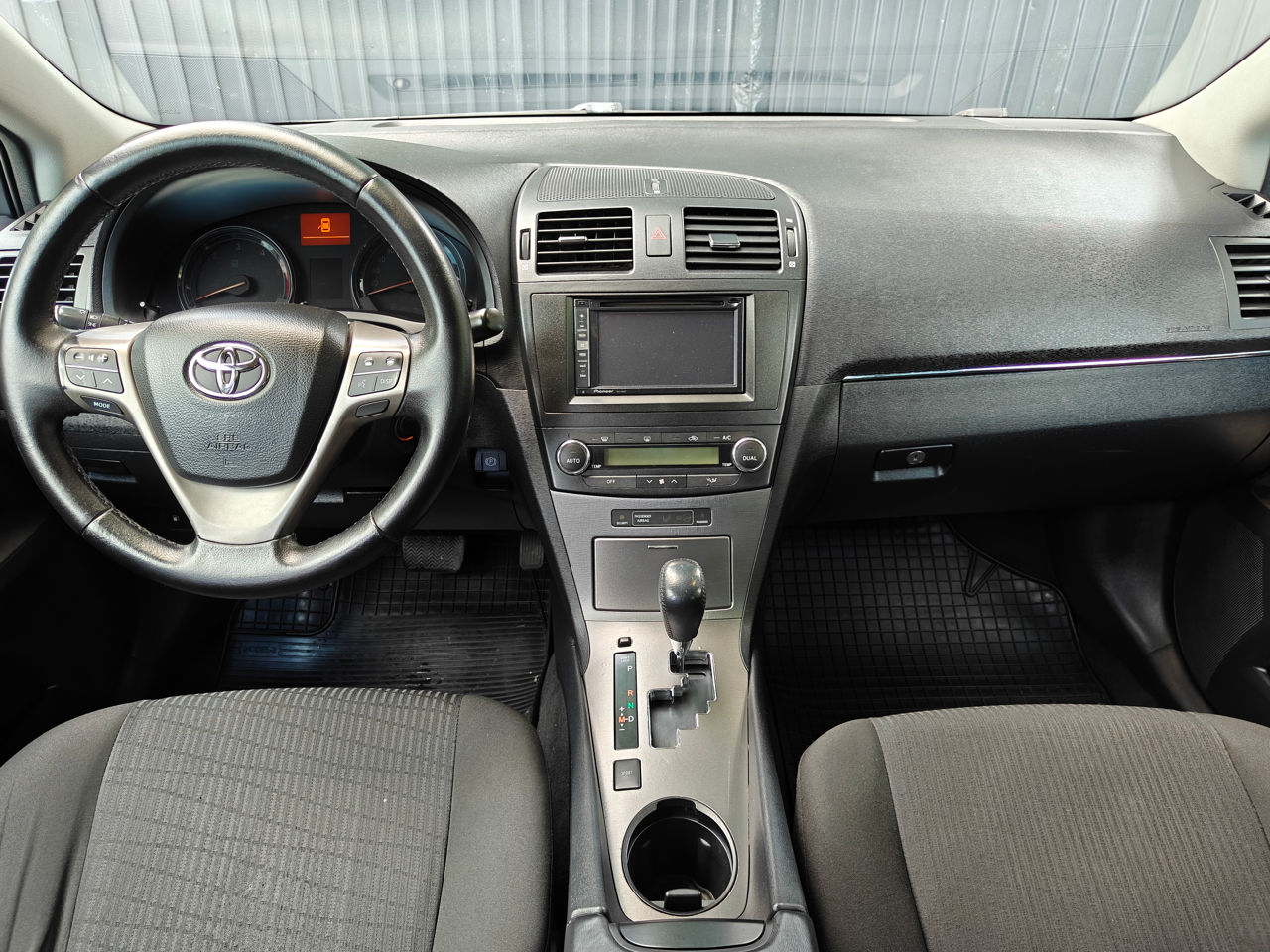 Toyota Avensis фото 7