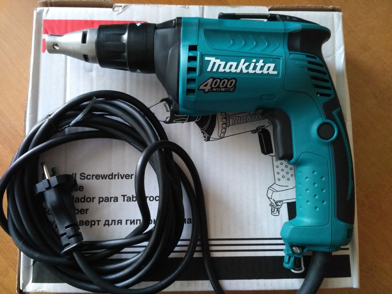 Makita FS4000 новый