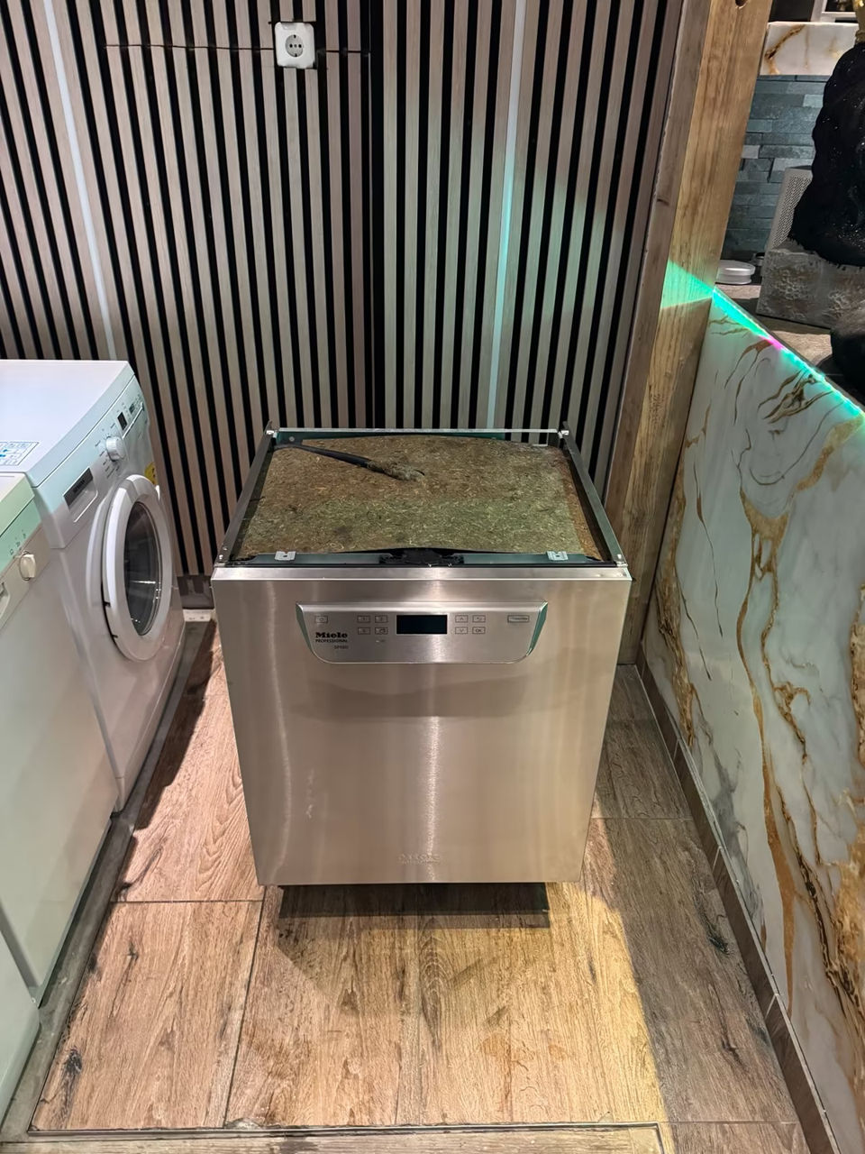 Профессиональная посудомоечная машина Miele фото 11